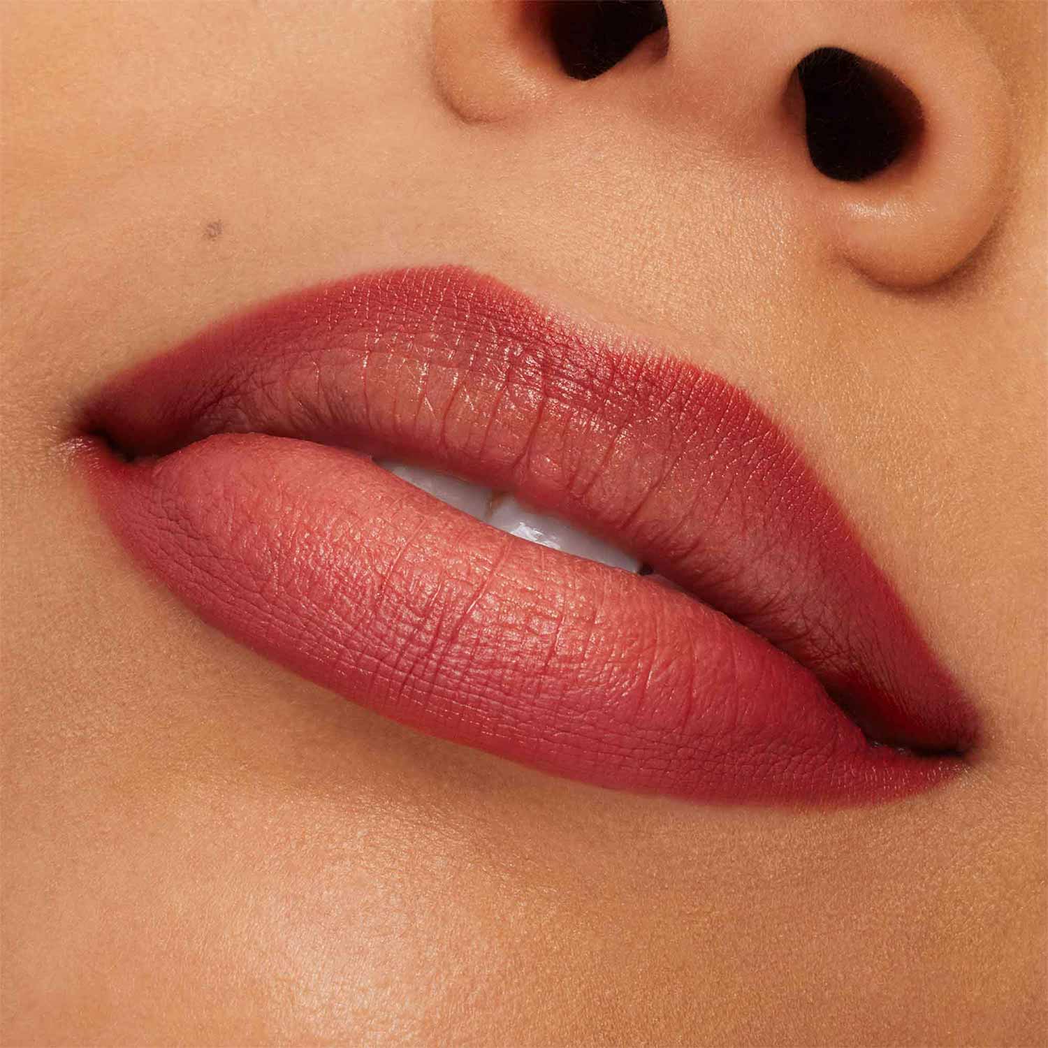 M&middot;A&middot;C LIP PENCIL (DELINEADOR DE LABIOS)